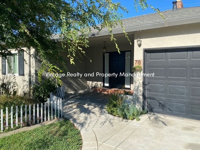 718 Cross St in Lodi, CA - Building Photo - Building Photo