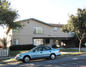 1107-1111 E Villa St in Pasadena, CA - Building Photo - Building Photo