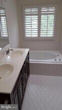 8108 Madrillon Springs Ln in Vienna, VA - Building Photo - Building Photo