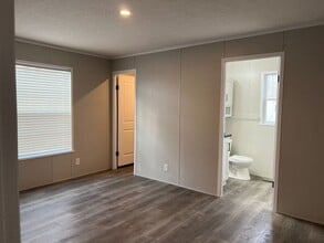 2394 E Birch Dr in Kawkawlin, MI - Building Photo - Building Photo