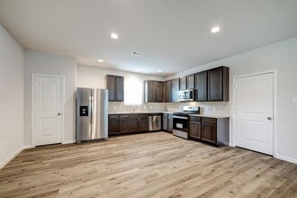934 Grand Emperor DR in Houston, TX - Building Photo - Building Photo