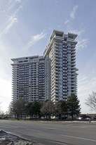 Applewood Place Condos in Mississauga, ON - Building Photo