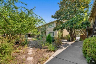 1965 Ascot Dr, Unit 11 in Moraga, CA - Building Photo - Building Photo