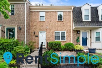 9879 Lakepointe Dr in Burke, VA - Building Photo - Building Photo