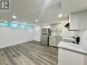 26 Farr Ave in Toronto, ON - Building Photo - Building Photo