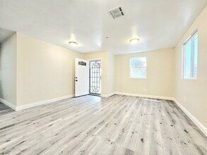 321 E 103rd St in Los Angeles, CA - Building Photo - Building Photo