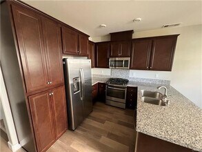 40272 Calle Real in Murrieta, CA - Foto de edificio - Building Photo