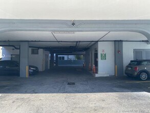 6855 Abbott Ave-Unit -601 in Miami Beach, FL - Foto de edificio - Building Photo