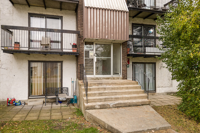 1598 Sunnybrooke Boul in Dollard-des-Ormeaux, QC - Building Photo - Building Photo