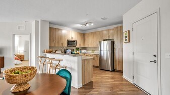 400 North in Maitland, FL - Building Photo