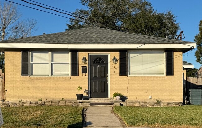 property at 936 Brockenbraugh Ct