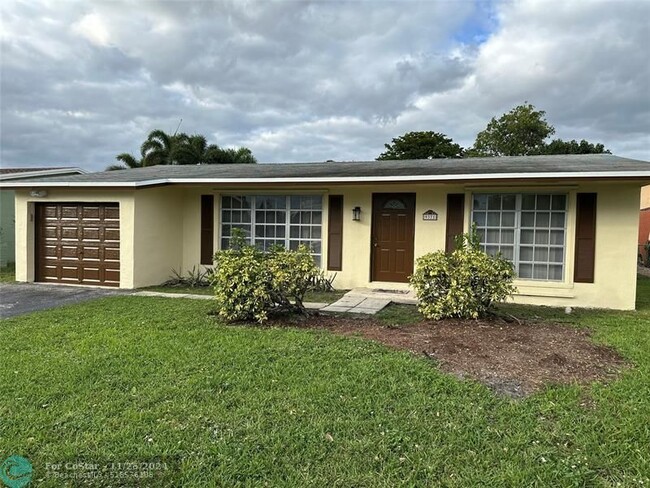 9371 NW 26th Pl in Sunrise, FL - Building Photo - Building Photo