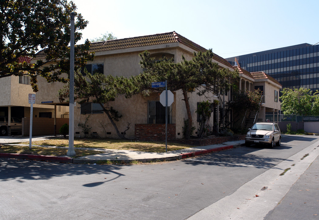 9850 Glasgow Pl in Los Angeles, CA - Foto de edificio