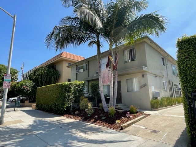 1036 N Laurel Ave in West Hollywood, CA - Building Photo