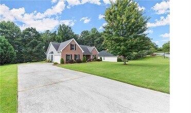 5440 Windcrest Ln in Suwanee, GA - Building Photo - Building Photo