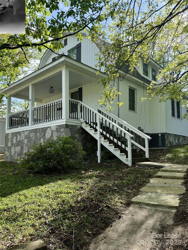 102 Holland St in Asheville, NC - Building Photo - Building Photo