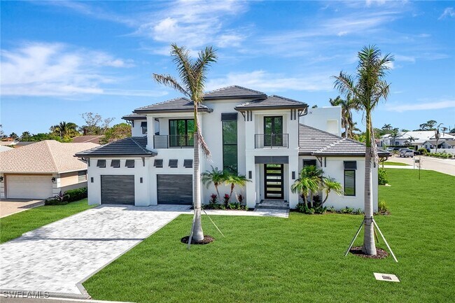 10720 Vanderbilt Dr in Naples, FL - Building Photo - Building Photo