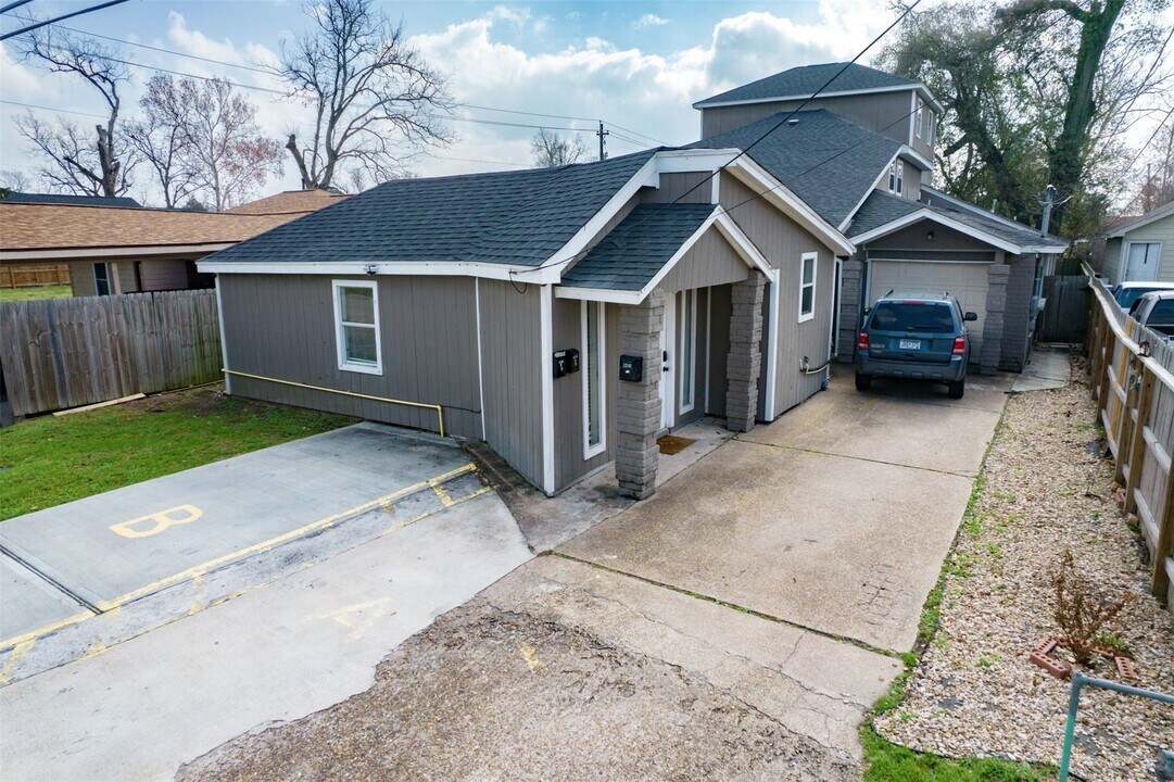 2010 Caplin St in Houston, TX - Building Photo