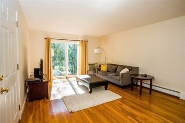 9 Endicott St in Norwood, MA - Building Photo