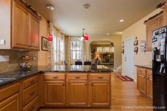 125 NE 64th Terrace in Hillsboro, OR - Building Photo - Building Photo