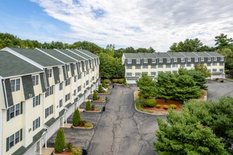 Cedarwood Estates Condominiums in Middleton, MA - Foto de edificio - Building Photo