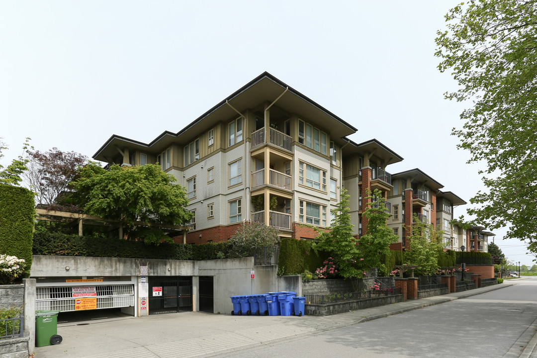 Lions Park in Richmond, BC - Building Photo