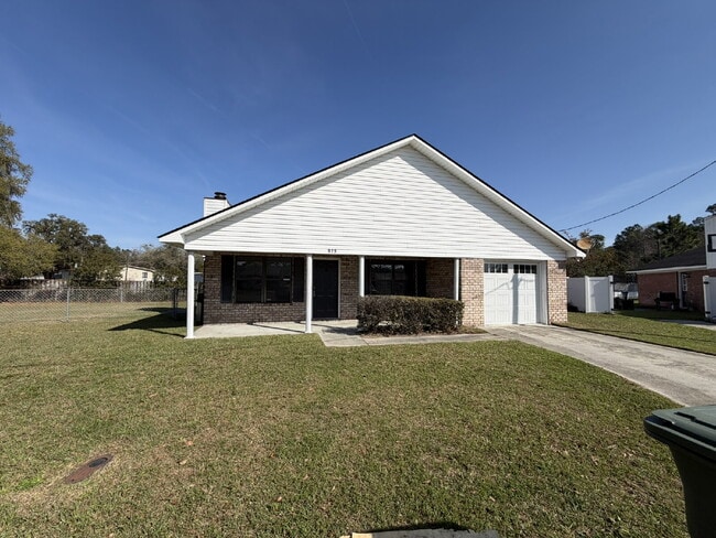 property at 975 Yale Ct