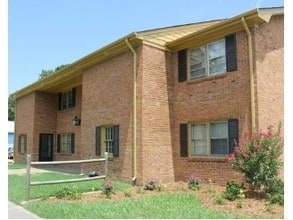 Princess Court Apartments in Norfolk, VA - Foto de edificio - Building Photo