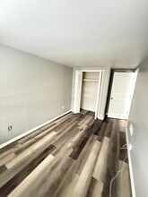 421 Pine St, Unit C in Clio, MI - Foto de edificio - Building Photo