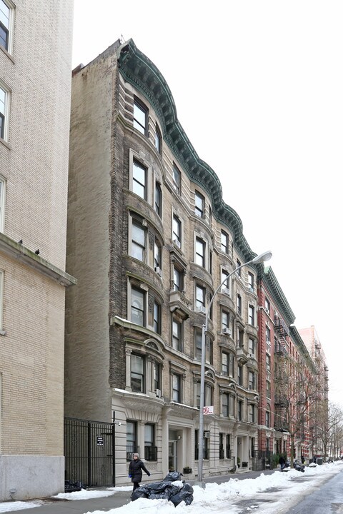 306 W 93rd St in New York, NY - Building Photo