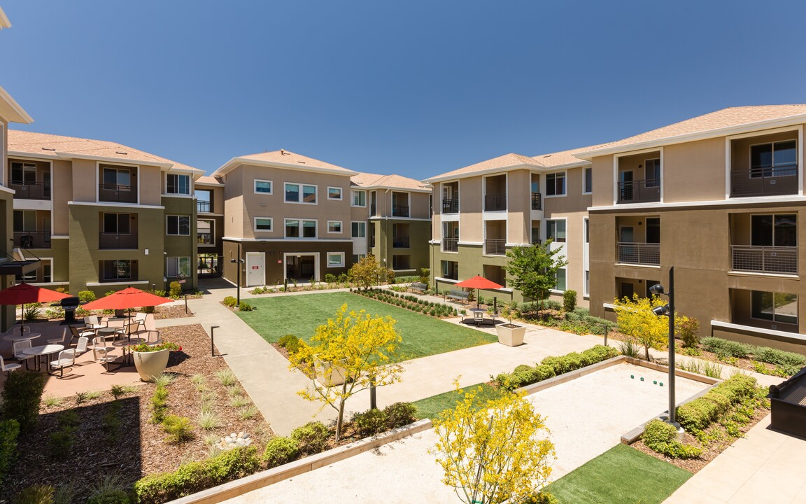 Antioch Family and Senior Apartments in Antioch, CA - Foto de edificio