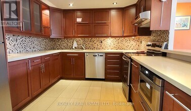 77 Carlton St. in Toronto, ON - Building Photo - Building Photo