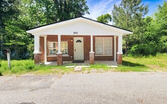 825 13th Ct in Phenix City, AL - Building Photo