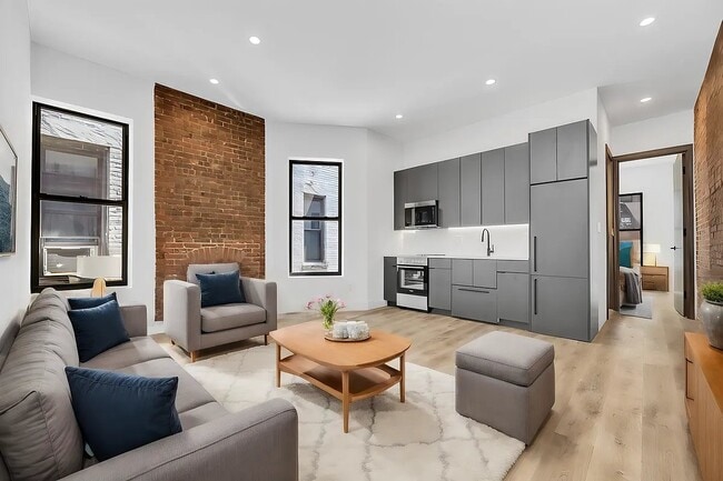 314 W 51st St