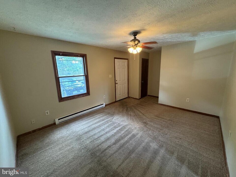 512 Allston Cir in Winchester, VA - Building Photo