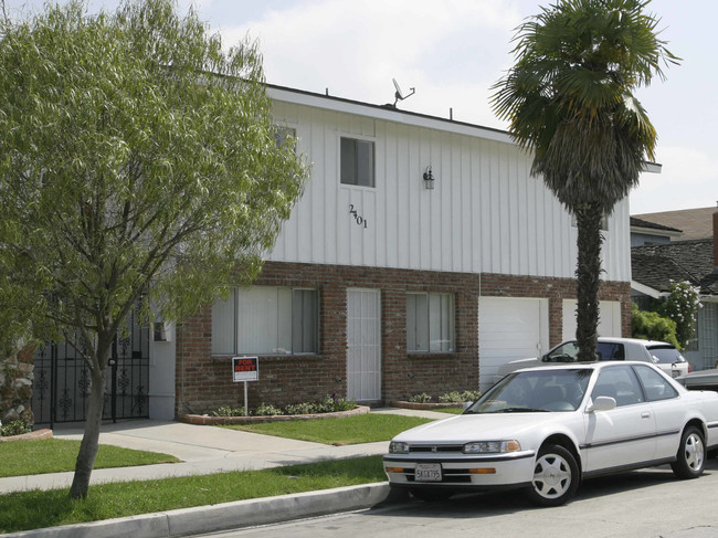 2401 E 5th St in Long Beach, CA - Foto de edificio - Building Photo