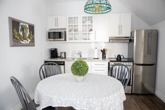 2014 Edinburgh Dr in Burlington, ON - Building Photo - Building Photo