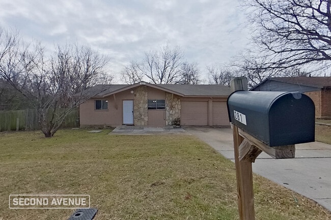 property at 2810 Plaza St