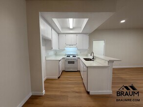 11459 Collins St in Los Angeles, CA - Building Photo - Building Photo