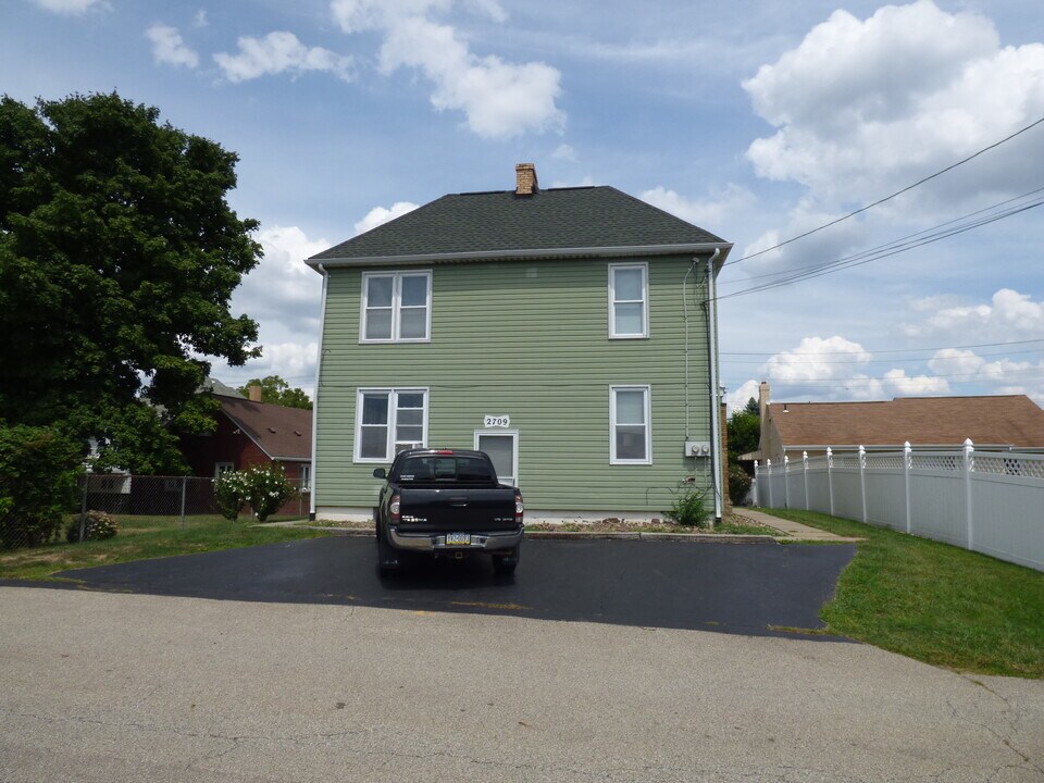 2709 Middletown Rd, Unit 2 in Pittsburgh, PA - Building Photo