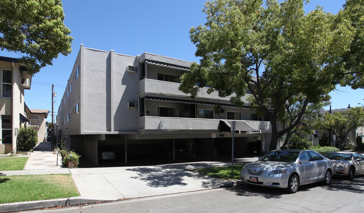 604 E Verdugo Ave in Burbank, CA - Foto de edificio