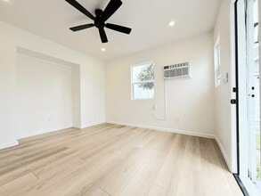 1163 1/2 East 70th Street in Los Angeles, CA - Building Photo - Building Photo