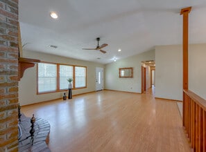 8514 Raquel Ln in Tallahassee, FL - Foto de edificio - Building Photo