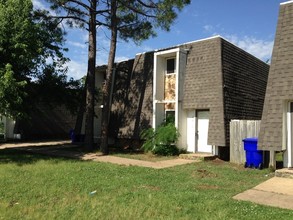 Northcliff and Hayes in Norman, OK - Building Photo - Building Photo