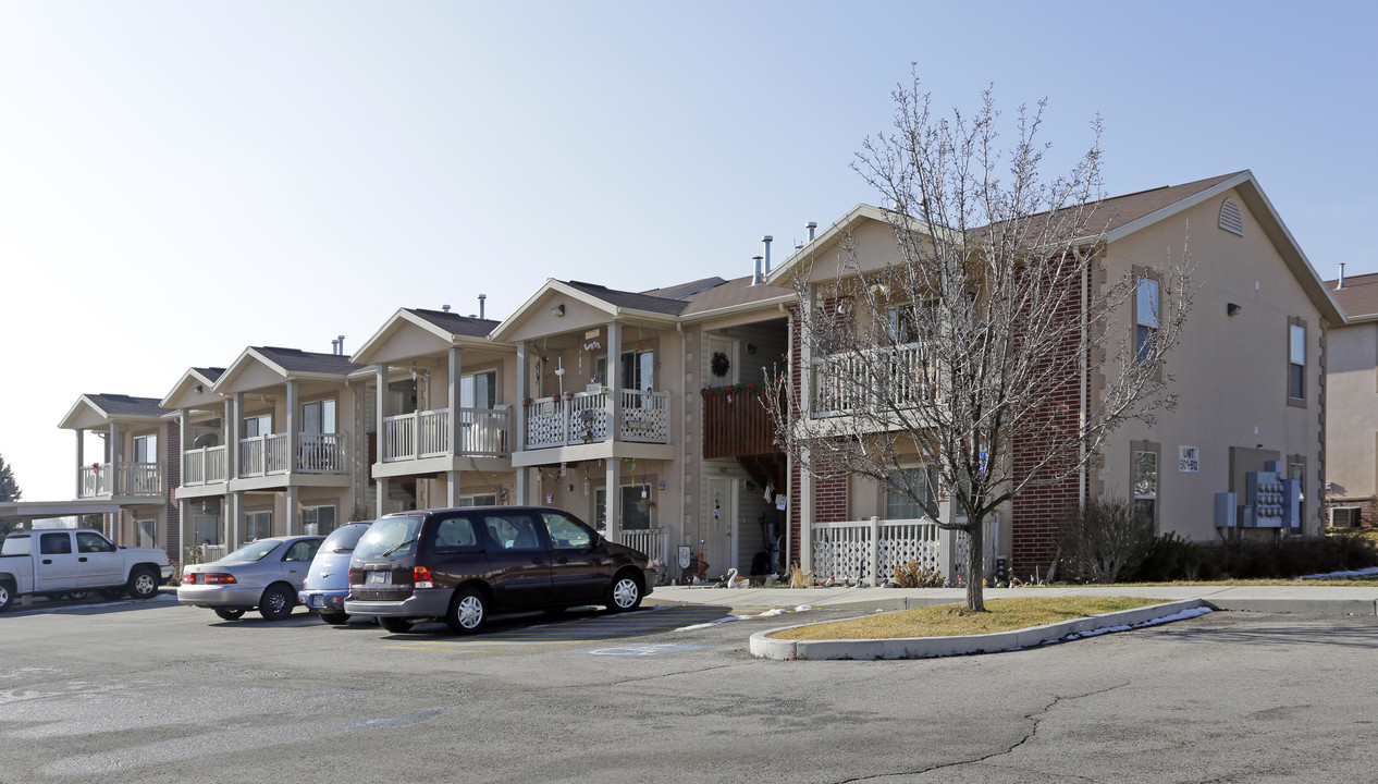 Jordan River Apartments in West Jordan, UT - Building Photo