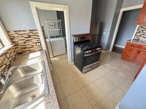 2041 S Ridgeley Dr, Unit 2041.5 in Los Angeles, CA - Building Photo - Building Photo