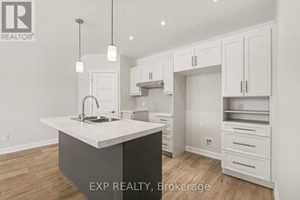 440 Falcon Ln in Russell, ON - Building Photo - Building Photo