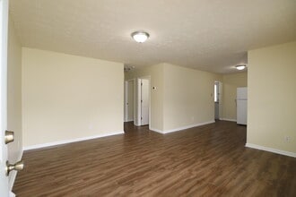319 Edgewood Dr in Nicholasville, KY - Building Photo - Building Photo