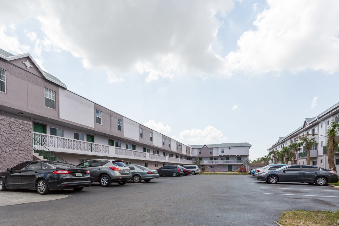 Glorieta Gardens Apartments in Opa Locka, FL - Building Photo