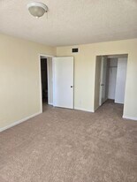 1814 Abbey Rd in West Palm Beach, FL - Building Photo